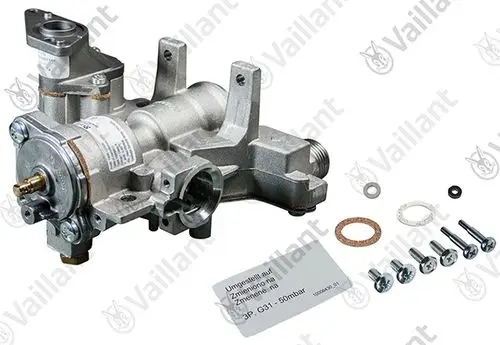 Vaillant Gasarmatur mit verschiedenen Anschlussmöglichkeiten und Montageschrauben auf einem neutralen Hintergrund. Komponenten umfassen eine Dichtung und Unterlagen.